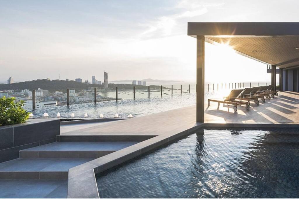 The Base Condo Center Of Pattaya Rooftop Swimming Pool Esterno foto